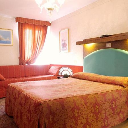Hotel Antica Casa Carettoni Venecia Habitación foto