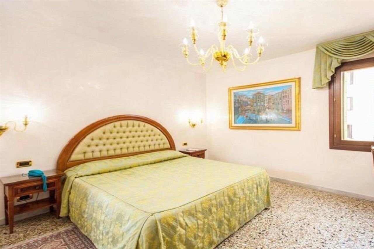 Hotel Antica Casa Carettoni Venecia Exterior foto